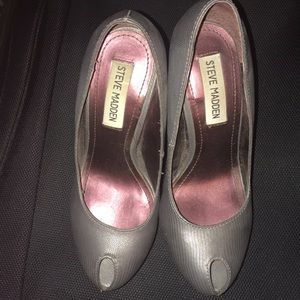 Steve Madden pewter pumps